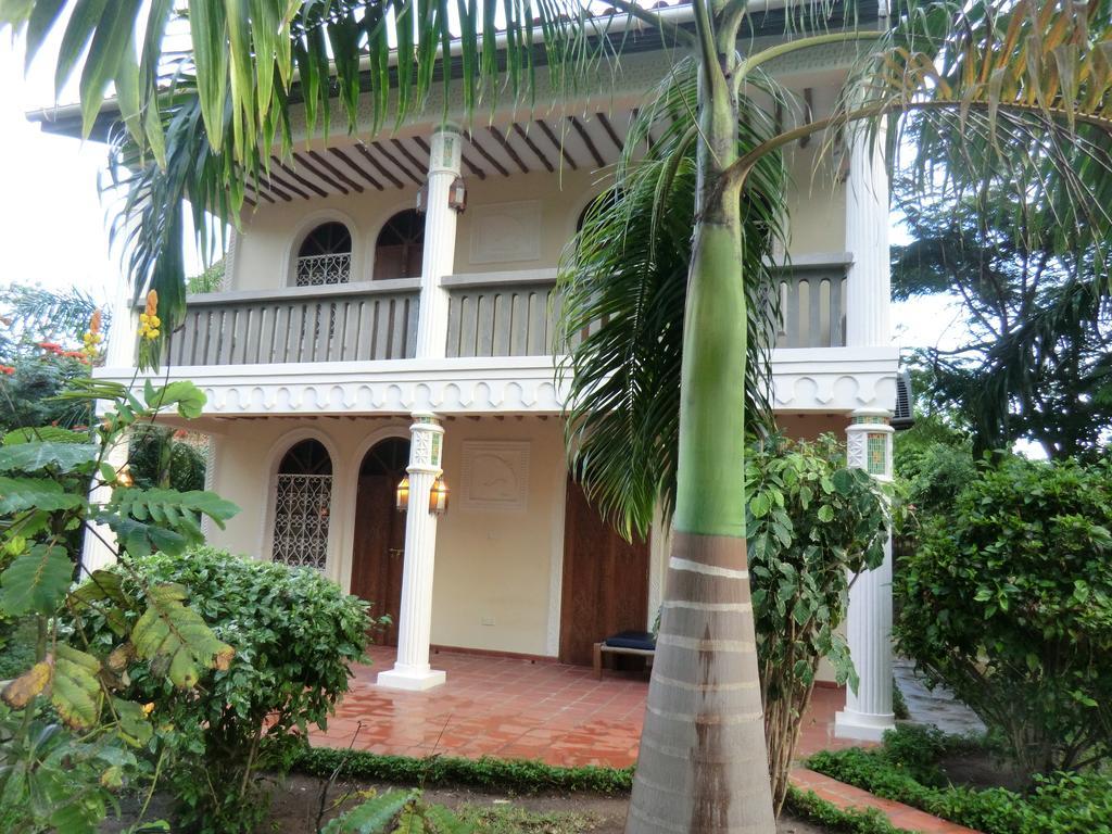 Villa Lamuhouse Playa de Diani Exterior foto